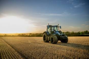 fpt-industrial-natural-gas-turbine-powers-worlds-first-lng-tractor-designed-by-new-holland-agriculture-english.jpeg