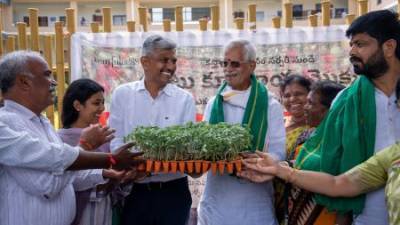 Heartfulness distributes 80,000 grafted tomato seedlings to farmers at Telangana Kisan Mela