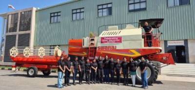 mahindra-celebrates-women-workforce-as-pithampur-plant-rolls-out-1000th-harvester-english.jpeg