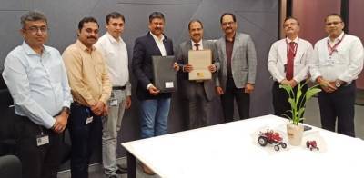 mahindra-tractors-signs-mou-with-punjab-national-bank-to-strengthen-dealer-finance-solutions-english.jpeg