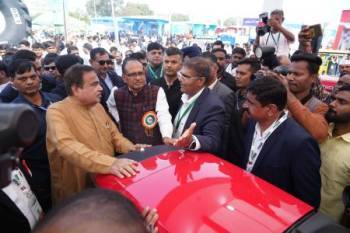 Mahindra unveils alternate fuel tractors, technologies at Agrovision 2025
