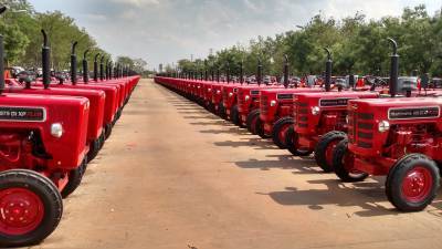 mahindras-farm-equipment-sector-sells-42-034-tractors-during-september-2023-english.jpeg